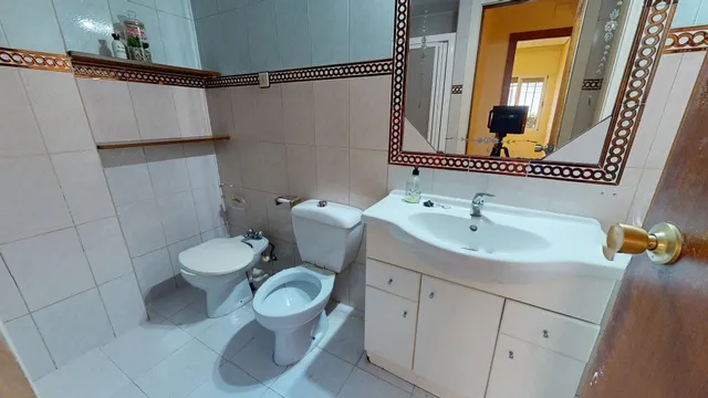 Magnifica vivienda situada en plena judería, con tres dormitorios, baño y cocina con acceso a un ámplio patio! — 29