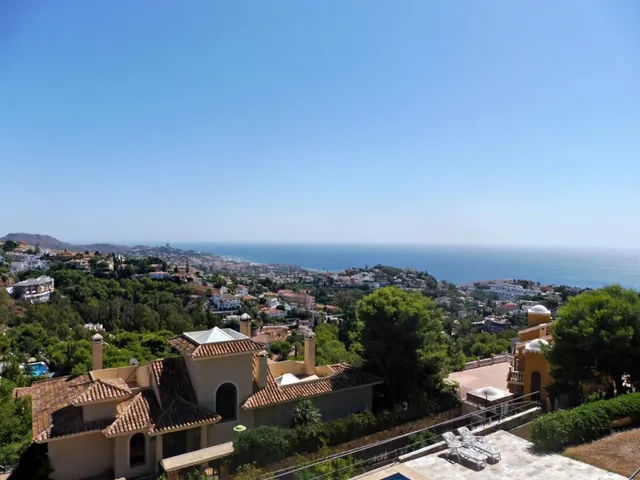 Chalet con vistas despejadas al mar en la mejor Urb. de Málaga — 3