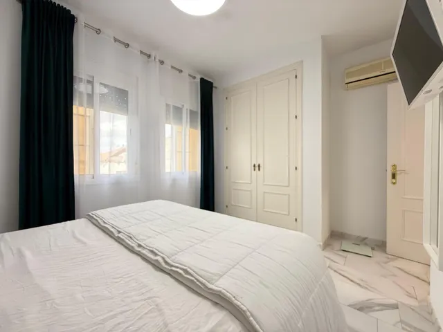 Casa adosada totalmente reformada de renta libre situada en una urbanización privada. — 15