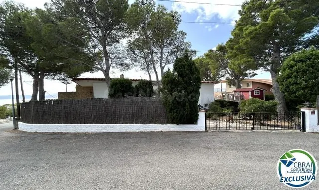 Casa en Llançà con licencia turística, vistas al mar y a poc - foto 2