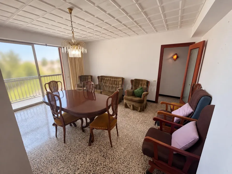 Amplio piso de 3 habitaciones, techo libre y dos balcones en Pòrtol
