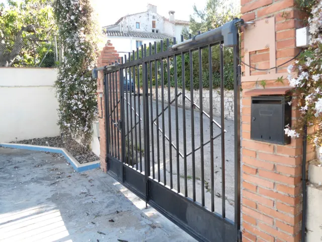 MAGÑIFICO CHALET EN BENAFER, EN EL CENTRO DEL PUEBLO. — 27