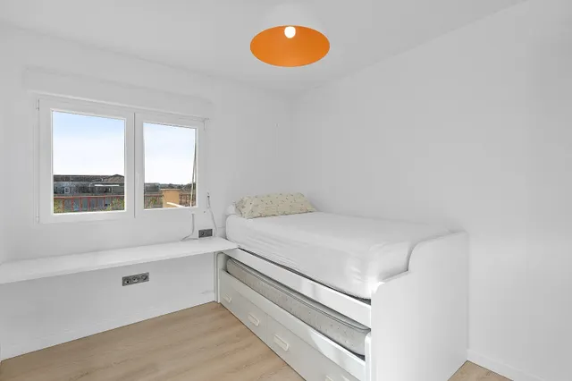 Exclusivo ático dúplex reformado con magnífica terraza en esquina, ascensor y garaje — 16