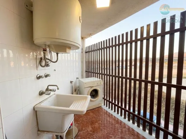 Piso de 3 dormitorios , garaje y trastero muy cercano a servicios — 24