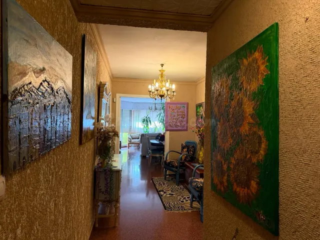 Amplia vivienda de 130 m2 útiles con garaje incluido en Gand - foto 2