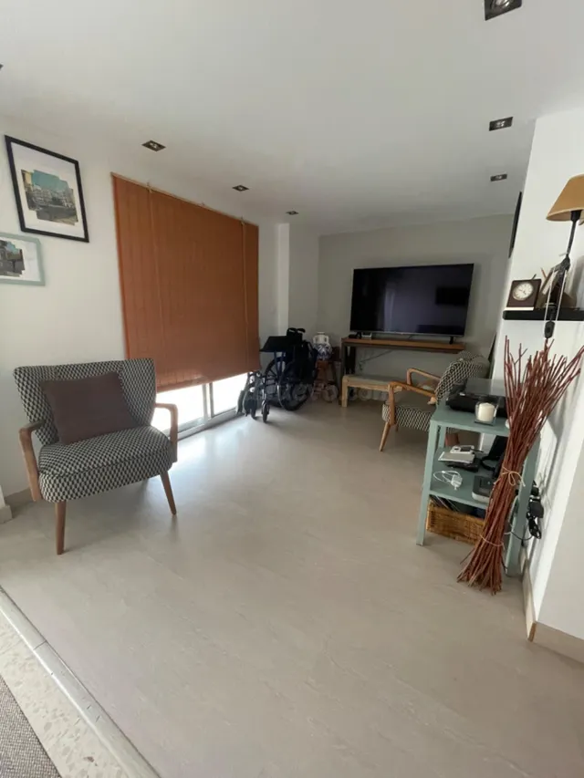 Amplia vivienda con garaje y trastero en el centro de Vilama - foto 2