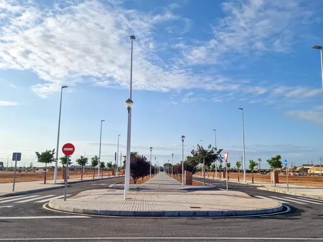 ALQUILER LOCAL COMERCIAL EN LA MEJOR UBICACIÓN DE ALTABIX NUEVO, CON 32m FACHADA Y 9 PERSIANAS A LA CALLE!!! — 34