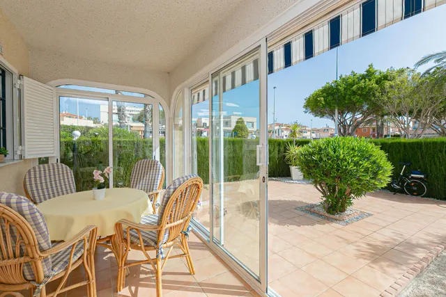 ¡Encantador Quad con Jardín y Piscina en la Costa Blanca! - foto 2
