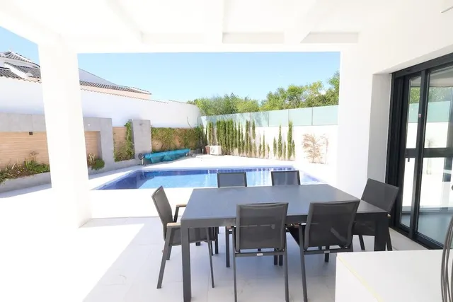 VILLA MODERNA EN CIUDAD QUESADA DE 3 DORM. 3 BAÑOS. CON PARC - foto 3