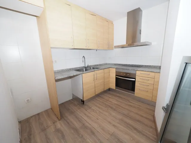 SE VENDE PISO SEMI-NUEVO EN SABADELL, ZONA LA CREU DE BARBERA — 5