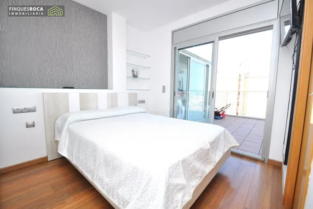 Ático de 3 habitaciones en el centro del pueblo con 76m2 de  - foto 4