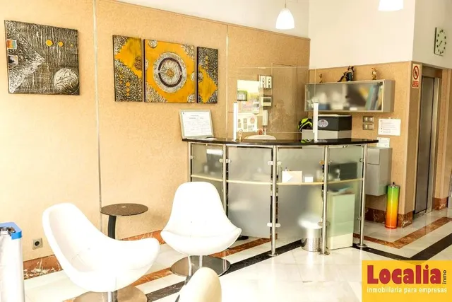 Venta de emblemático hotel en Torrelavega - foto 2