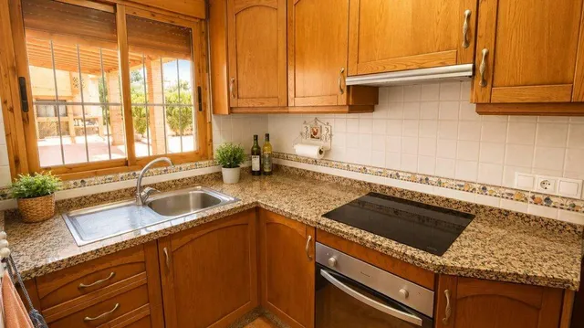 MAGNIFICO CHALET ADOSADO CON GRAN PARCELA, JARDIN Y PISCINA PRIVADA — 13