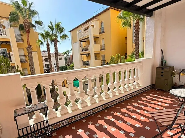 Maravilloso apartamento (aprox. 94 m2 - 1ª planta) en la popular Aldea del Mar con gran zona de piscina. Amplio balcón al sureste y a solo 400 m de la Playa de los Locos. — 2