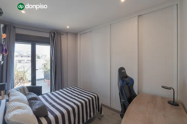 Ático dúplex con piscina en Maracena — 39