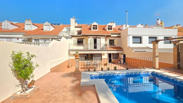 ¡increíble casa adosada con piscina privada en urbanización azahar! — 20
