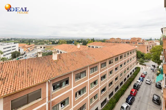 ¡Oportunidad única! Ático de 4 dormitorios y 2 baños con gran terraza frente al Colegio Agustinos (Arabial) — 29