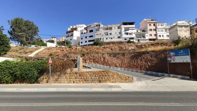 PARCELA URBANA EN LANJARON — 24
