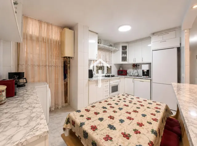 Espectacular piso de 3 habitaciones con patio y aire acondicionado en zona campoamor de Alicante — 14