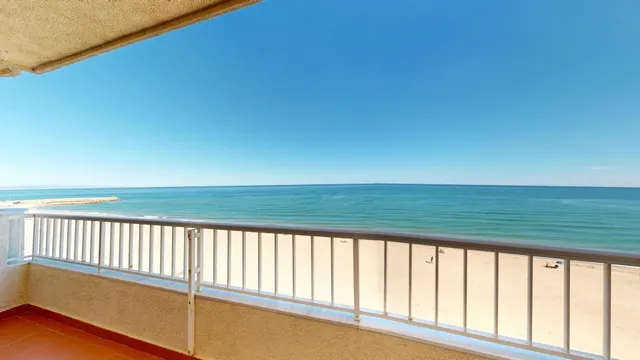 El Perelló, Valencia | primera línea de playa, tres dormitorios y balcón con vistas al mar. — 29