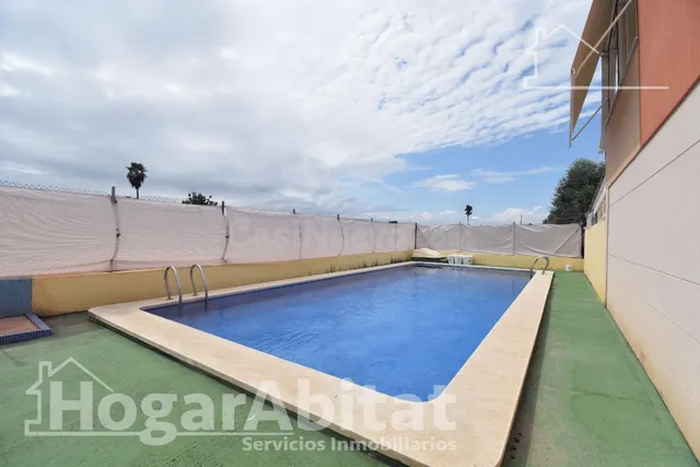 ¡CERCA DE LA PLAYA! ADOSADO EN RESIDENCIAL CON TERRAZA, PISC - foto 2