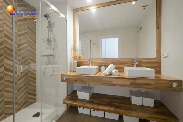 *  EXCLUSIVA VIVIENDA REFORMADA EN PLAZA MARIANA PINEDA — 25