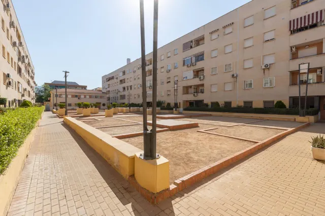 Amplia vivienda VPO con terraza, garaje y excelente ubicación junto a Avenida Juan Pablo II — 37