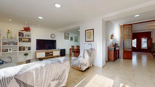 PRECIOSA Y ESPECTACULAR  CASA EN CHIVA  . OJO INVERSORES!!! — 25