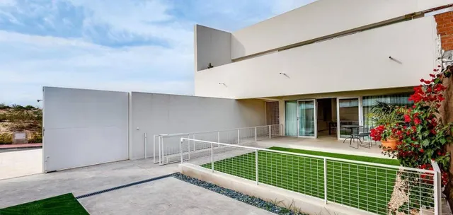 FANTASTICO BUNGALOW FRENTE A LA LAGUNA ROSA EN TORREVIEJA A ESTRENAR — 23
