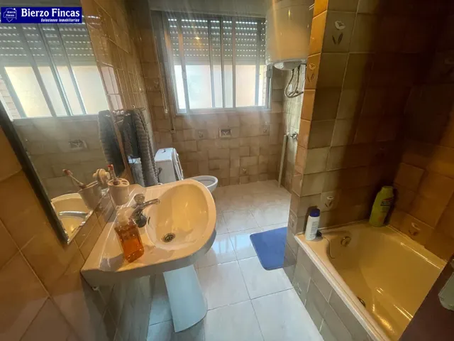 SE VENDE AMPLIO PISO EN NAVATEJERA — 11