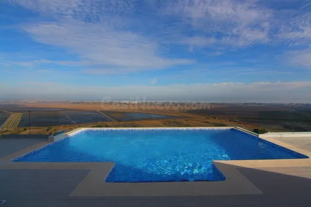 Villa Solana. Impresionante villa de nueva construcción en v