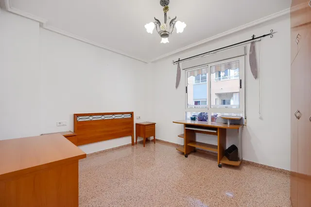 4 Dormitorios 2 baños  vivienda grande — 13