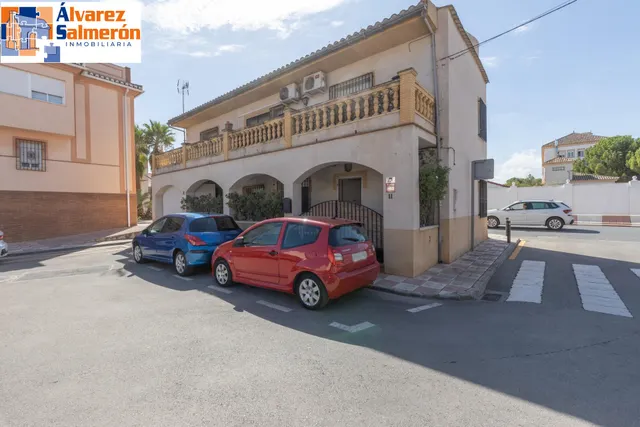 Casa en Armilla con terraza, patio y amplia cochera — 37