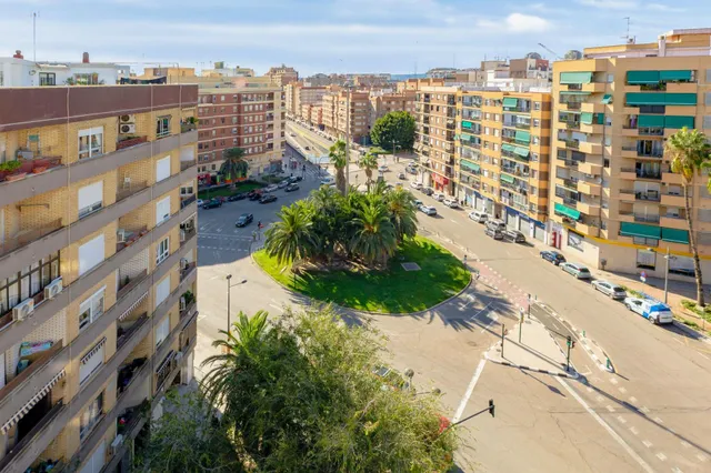 Piso con gran balcón en Avenida Burjasot — 21