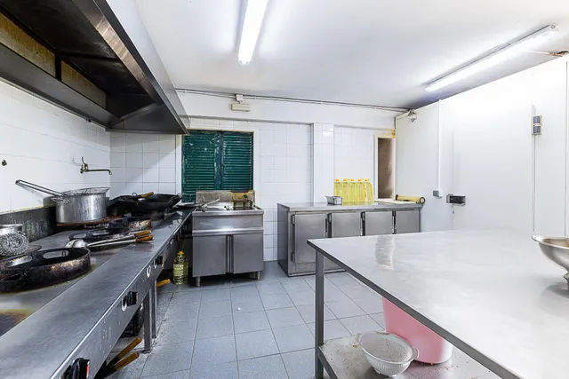 Local comercial en primera línea de playa en Magaluf — 24