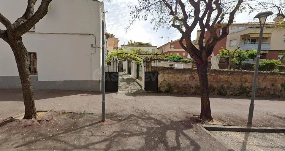 OPORTUNIDAD CASA CON JARDIN EN ALELLA