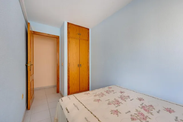 Apartamento de 2 dormitorios y 1 baño en el centro de Torrevieja — 13