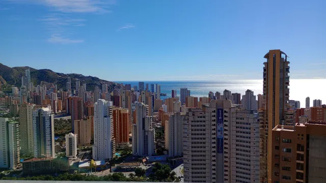 Apartamento de esquina con 2 terrazas 100m2 +16m2 y vistas espectaculares al mar y Benidorm. — 3