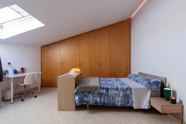 Atico / duplex en escuelas, junto zona universitaria. 4 habitaciones + estudio. terraza. orientado a sur. — 25