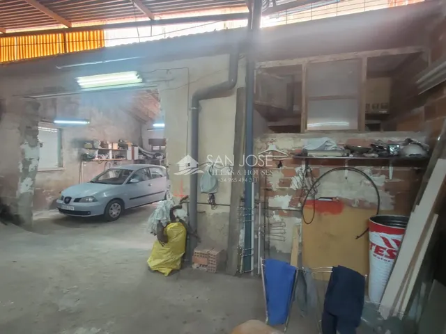 VENTA DE CASA-ALMACEN EN ASPE,ZONA PROSPERIDAD. — 2