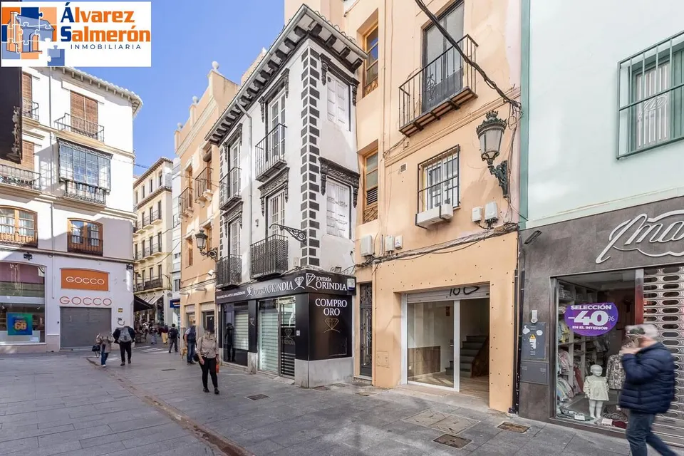Edificio junto a Plaza Bib-rambla.