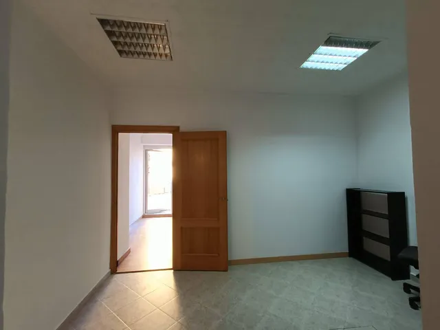 ¡Ideal para tu negocio! Alquiler de local luminoso en zona Princesa Mercedes — 8