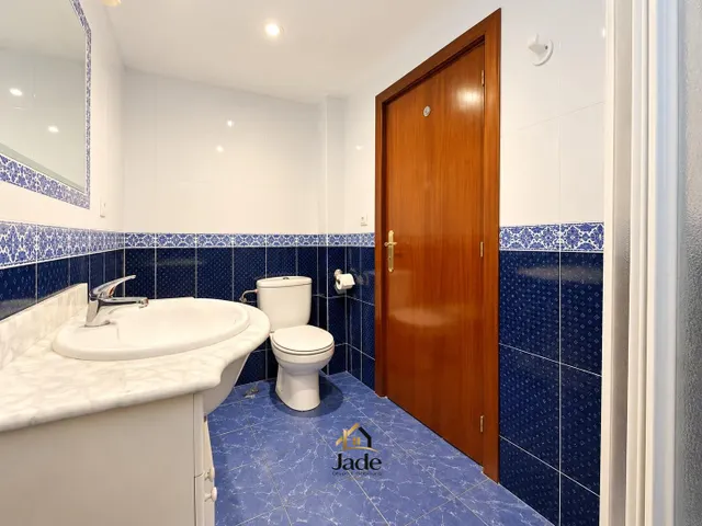 Excelente piso de 4 dormitorios y dos baños en la zona de Ciudad Jardin, junto a la avenidad del Aeropuerto — 22