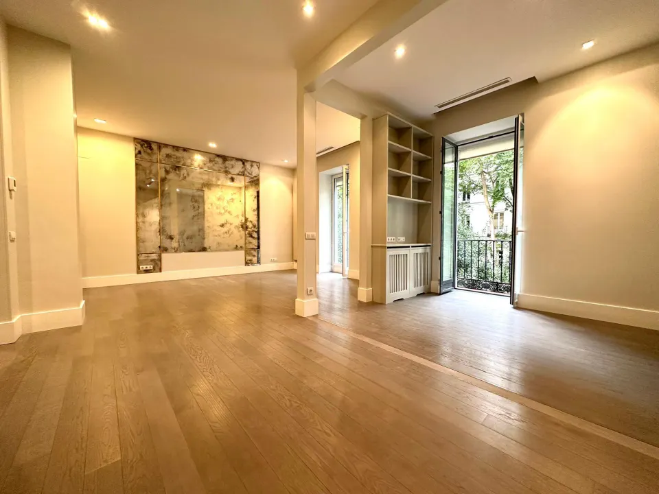 IMPRESIONANTE VIVIENDA EN CLAUDIO CUELLO ESQUINA JORJE JUAN