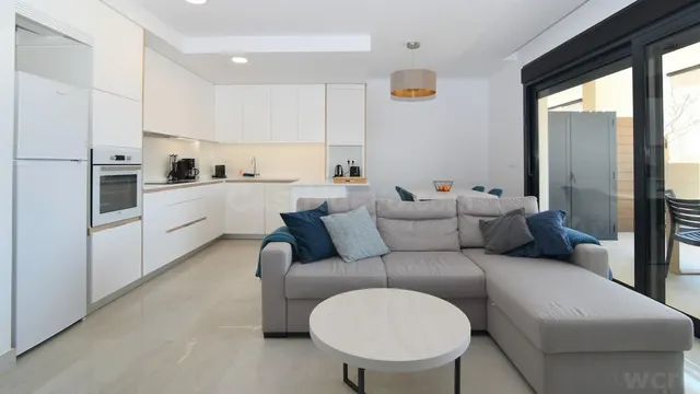 Apartamento moderno en Santa Pola con vistas despejadas — 3