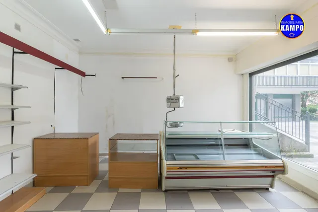 SE ALQUILA LOCAL EN  IRUN , CALLE SAN ISIDRO LABRADOR — 7