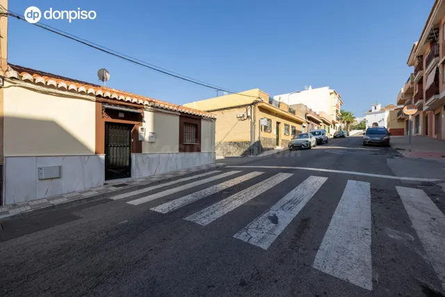 Casa independiente en Motril de dos dormitorios - foto 2