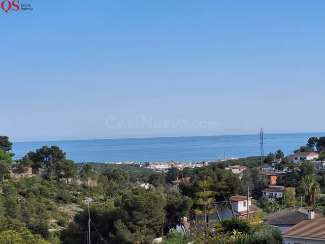 Parcela con vistas al mar en la urbanización Jardines de Cun