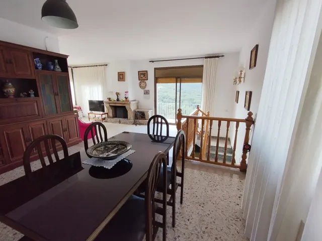 GRAN CASA A CUATRO VIENTOS A LA ENTRADA DE MAS CARBO — 12