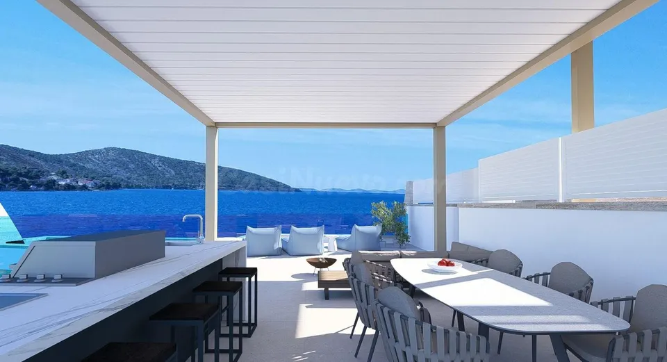 Exclusivo ático con piscina privada y vistas al mar Adriatico